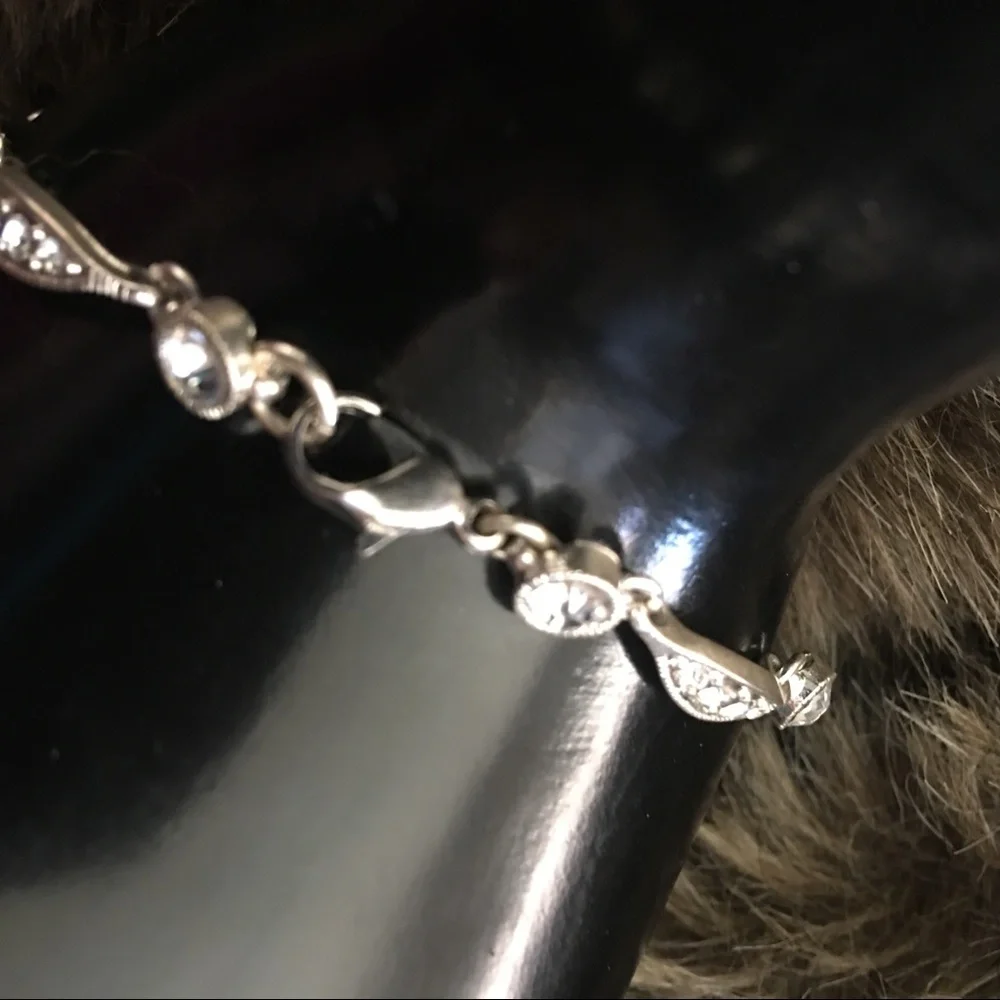 Silver tone clear rhinestone bracelet 7.5”_7